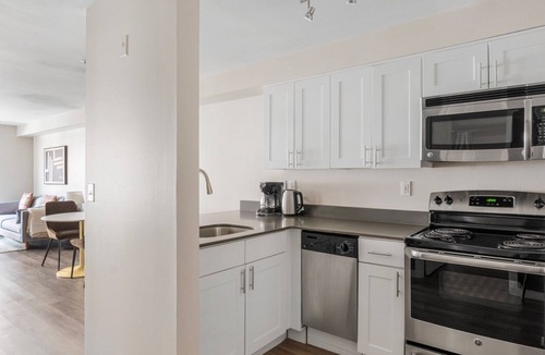 Cascade Apartment | Blueground | South Lake Union, balcony, nr Lake Union