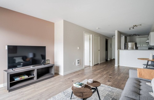 Cascade Apartment | Blueground | South Lake Union, balcony, nr Lake Union