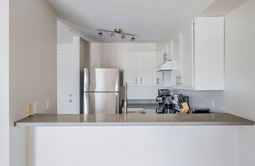 Cascade Apartment | Blueground | South Lake Union, balcony, nr Lake Union