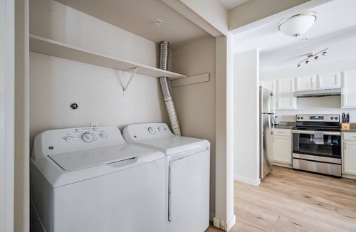 Cascade Apartment | Blueground | South Lake Union, balcony, nr Lake Union