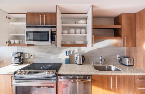 West Bellevue Apartment | Blueground | West Bellevue, balcony, nr Lake Washington
