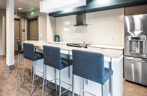 West Bellevue Apartment | Blueground | West Bellevue, balcony, nr Lake Washington