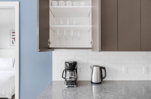 Wilburton Apartment | Blueground | Wilburton, fitness center, nr Bellevue Park