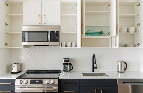 Woodmont Triangle Apartment | Blueground | Woodmont, pool & gym, nr Bethesda Row