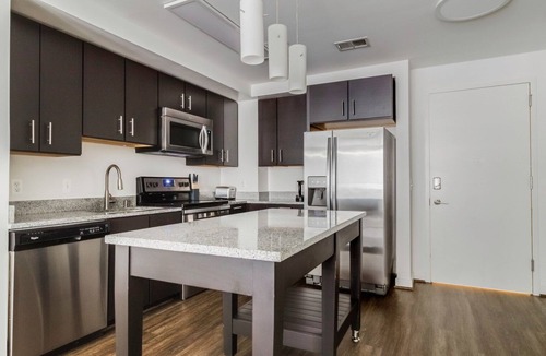 Woodmont Triangle Apartment | Blueground | Woodmont Triangle, pool, nr Bethesda
