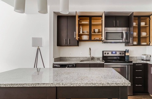 Woodmont Triangle Apartment | Blueground | Woodmont Triangle, pool, nr Bethesda