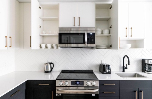 Woodmont Triangle Apartment | Blueground | Woodmont Triangle, pool, nr Rock Creek Park