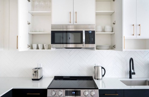 Woodmont Triangle Apartment | Blueground | Woodmont Triangle, pool, nr Cabin John Park