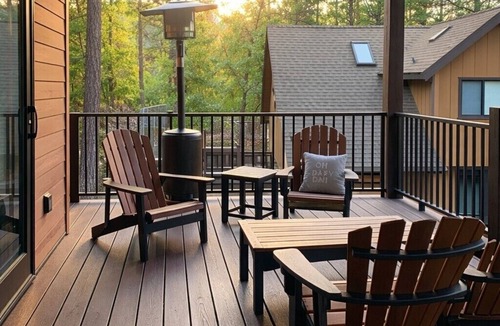Munds Park Cabin | Bluejay Getaway! A Luxury Cabin in Munds Park Pet Friendly 12 guests