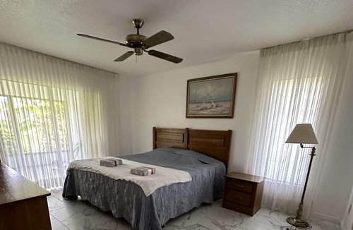 Arcadia Historic District House | BnB Hyperion | Spacious 3B Home w Lanai, Boat Ramp