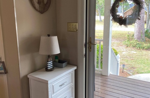 Cape Carteret House | Boat friendly coastal home - 3 minute drive to beach, 5min drive to boat access.
