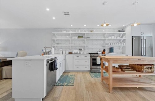 Gasparilla Island Condo | Boca Grande North - 75: A cozy 2BR retreat with water views in Boca Grande, FL.