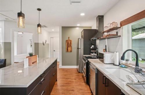 Bearss Plaza Villa | Boho Oasis Close to Everything in Tampa