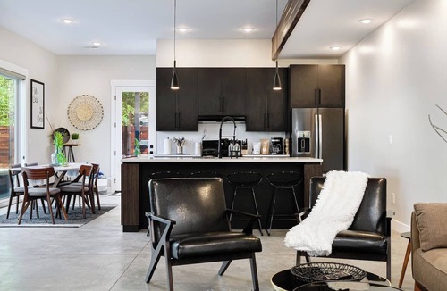 Veterans Park House | Boise Whitewater Villa Heated Pool and Spa and only 3 blocks from the pristine Boise Whitewater park and Greenbelt!