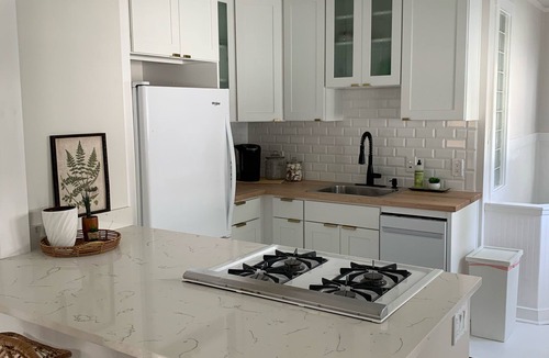 Alki House | BOOK APRIL SALE! Charming 100 year old home - 1 Block from Beach Drive