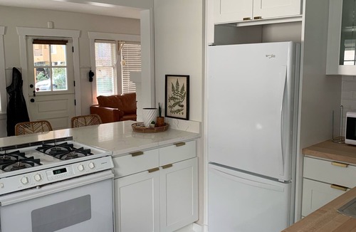 Alki House | BOOK APRIL SALE! Charming 100 year old home - 1 Block from Beach Drive