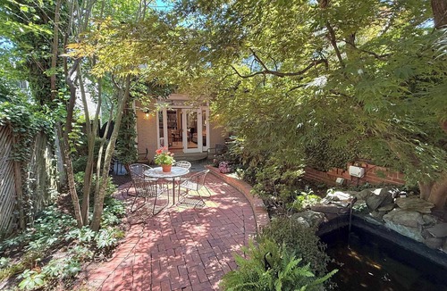 Georgetown House | 'Book Hill' Georgetown House | Walkable, + Garage Sleeps 6