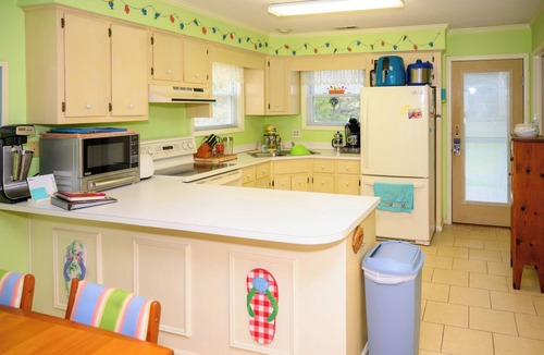 Holden Beach Cottage | Book this cheerful duplex for a fun little escape from reality!
