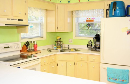 Holden Beach Cottage | Book this cheerful duplex for a fun little escape from reality!