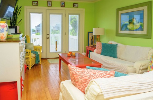 Holden Beach Cottage | Book this cheerful duplex for a fun little escape from reality!