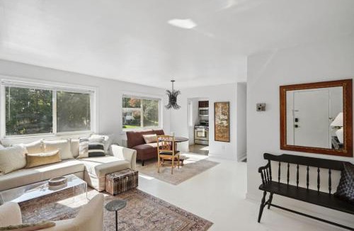 Aurora Highlands House | Boutique Flats on Fort Scott Drive -1BR exec suites, free parking