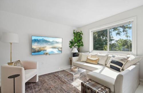 Aurora Highlands House | Boutique Flats on Fort Scott Drive -1BR exec suites, free parking