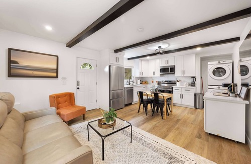 Picnic Point-North Lynnwood Apartment | Brand New 1BR Designer's Oasis 1min to I-5, Costo