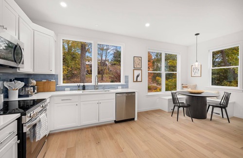Taylor Run House | Brand new 2025 townhome in Alexandria. 3 bedrooms, each with private en-suite bath. Basement suite with rec room—perfect for teens or guests. Fully fenced yard, pet friendly. 10-min walk to King Street Metro + FREE trolley to Old Town waterfront.