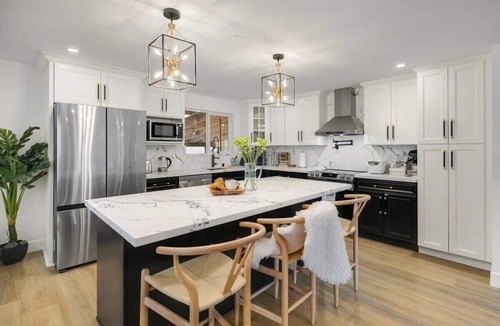 Picnic Point-North Lynnwood Apartment | Brand New Designer’s High-End 4BR Retreat
