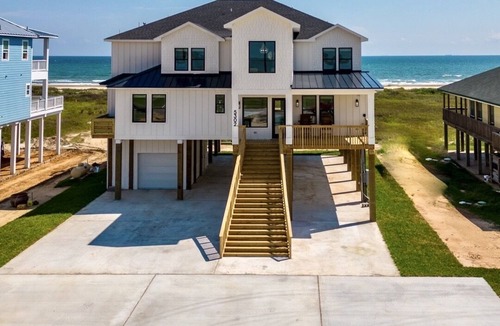 Freeport House | BRAND NEW GORGEOUS 5000sf 8 BEDROOM DREAM BEACH FRONT HOME - near Surfside beach