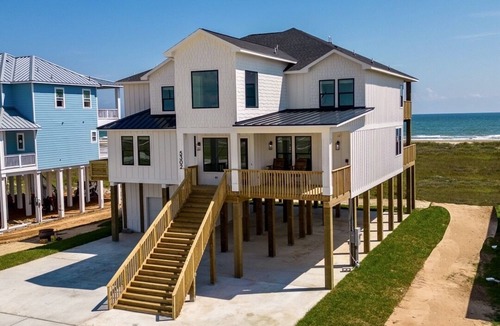 Freeport House | BRAND NEW GORGEOUS 5000sf 8 BEDROOM DREAM BEACH FRONT HOME - near Surfside beach