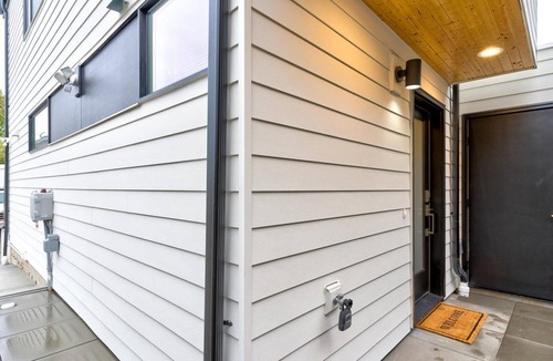 Green Lake House | Brand new, Modern 2 Bedroom home near Greenlake.