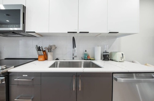 Wallingford House | Brand New Modern Home with Seattle City View, 95 ws