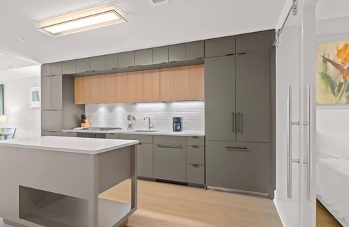 NoMa House | Brand New NoMa 2BR | Gym & Rooftop | 1 block from Metro