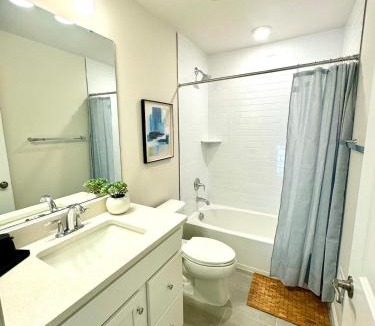 Upper Marlboro House | Brand New Rooftop Luxe 4BR 5BA 15 Min to DC MGM