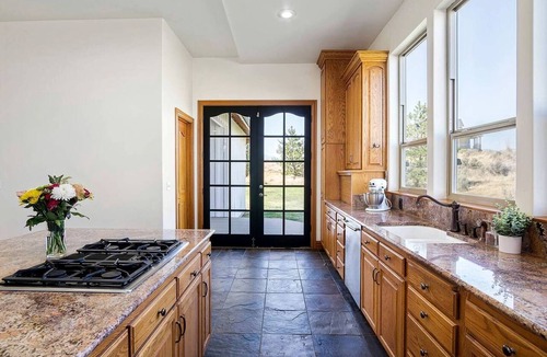 Eagle Mountain Cottage | Breathtaking Cottage with Hot-tub in Eagle Mountain, Utah