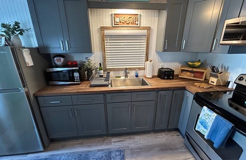 Bradenton Beach Cottage | Bridge Street Beach House | Wi-Fi | Center of All