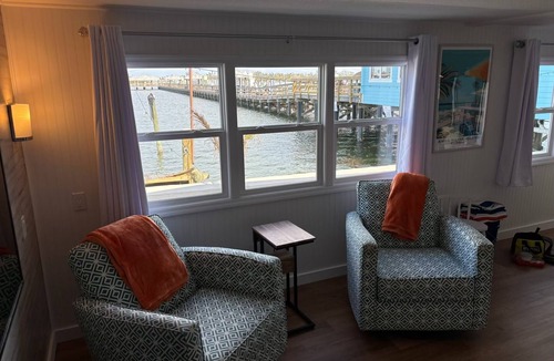 Bradenton Beach Cottage | Bridge Street Pier Beach House + Dog-friendly