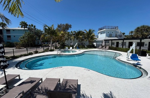 Bradenton Beach Cottage | Bridge Street Pier Beach House + Dog-friendly