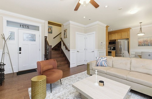 Renfrew-Collingwood House | Bright 3BR Retreat, Near Downtown & SkyTrain