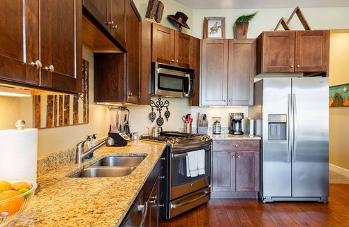 Kimball Junction Condo | Bright and Airy Mountain Townhome. Walk to Shops, Dining, Trails + Hot Tub