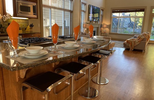 Kirkland House | Bright and sunny South Rose Hill home close to downtown Kirkland