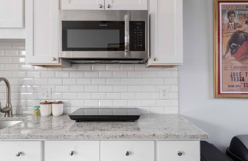 Northeast Bed & Breakfast | Bright Charming Guesthouse Close to Downtown DC