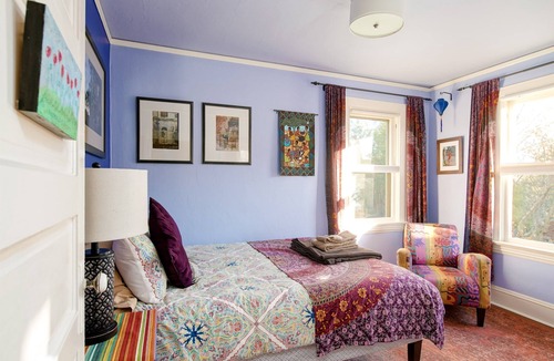 King House | Bright cheery Alberta house—2 bedrooms sunny patio