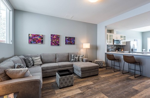 Silver Star Mountain Hotel | Bright & Cozy 3-Bedroom Townhome w/Ski-In/Ski-Out & Hot Tub