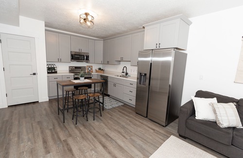 Eagle Mountain Apartment | Bright, Modern Basement Apartment
