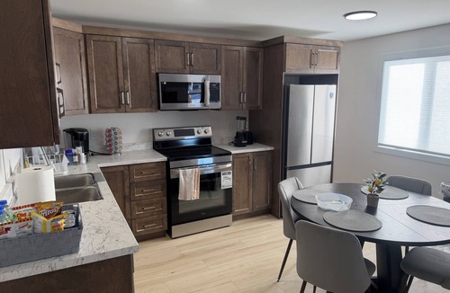 Terra Nova Apartment | Bright, Modern & Cozy 1 Bedroom Getaway