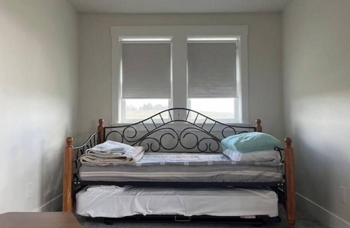 Nampa House | Bright, new country guesthouse - entire, separate apartment to yourself!