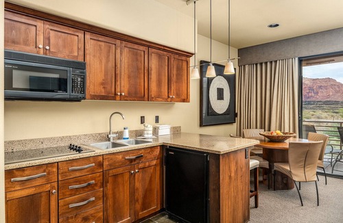 Ivins Villa | Bright Room in Southern Utah w/Stunning Mountain Views - Ideal Relaxation Spot