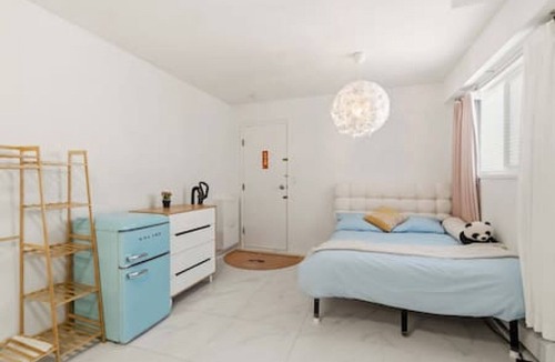 Kensington-Cedar Cottage Apartment | Bright Self-Contained Studio | East Van Fraserhood